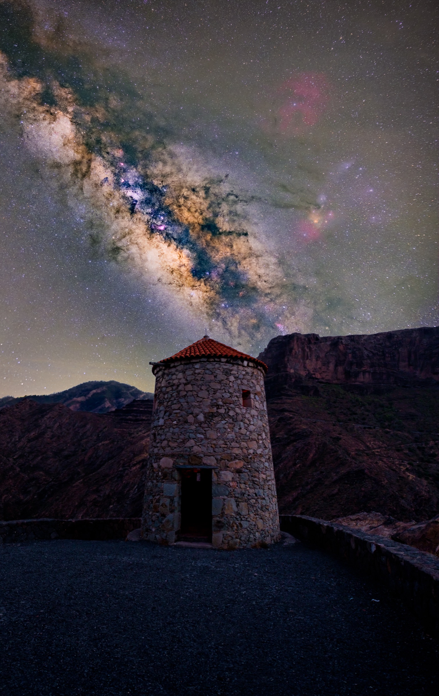 Vía Láctea sobre el mirador del molino